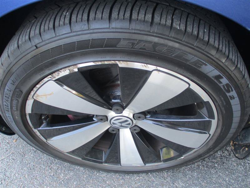 Used 2013 Volkswagen Beetle 2.0T FWD image 24