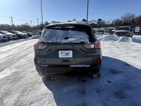 Used 2022 Ford Escape SE w/ SE Sport Appearance Package image 4