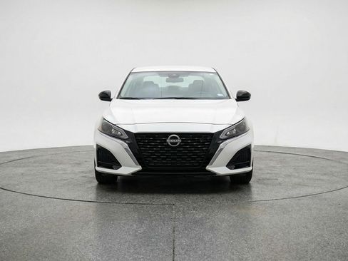 Used 2025 Nissan Altima 2.5 SV image 2