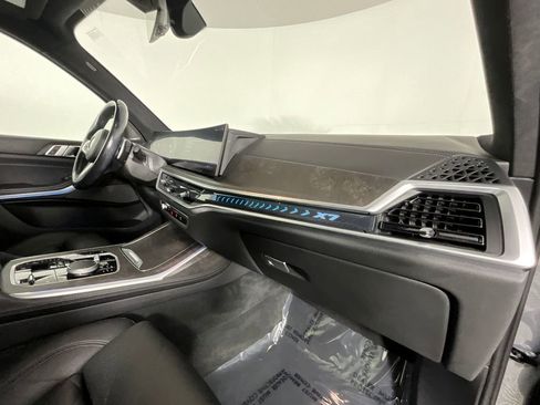 Used 2024 BMW X7 xDrive40i w/ M Sport Package AWD/4WD image 19