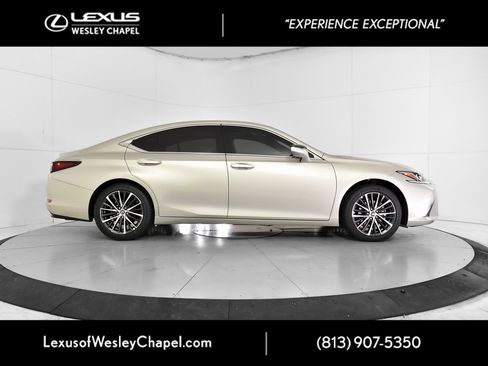 New 2025 Lexus ES 350 w/ Premium Package image 2