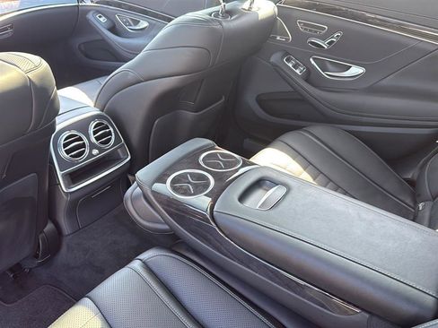 Used 2019 Mercedes-Benz S 560 Sedan image 25