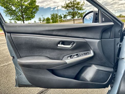 Used 2025 Nissan Sentra SR FWD image 23