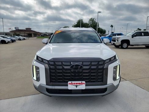 Used 2023 Hyundai Palisade SEL FWD image 2