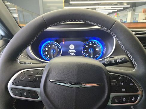 New 2025 Chrysler Pacifica Select image 24