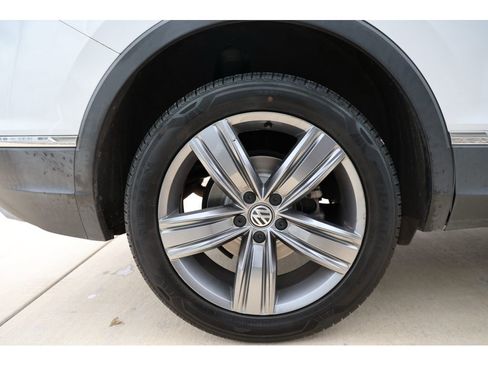 Used 2020 Volkswagen Tiguan SEL image 21