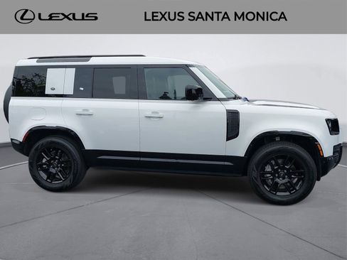 Used 2023 Land Rover Defender 110 X-Dynamic SE image 4