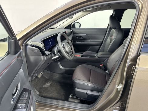 New 2026 Nissan Kicks SR w/ Cold Weather Package image 4