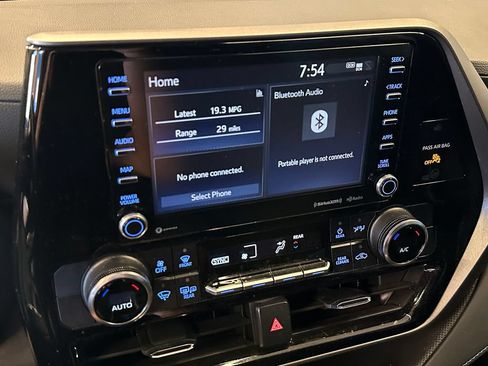 Used 2022 Toyota Highlander LE AWD/4WD image 13