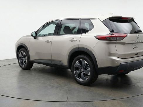 Used 2025 Nissan Rogue SV AWD/4WD image 6