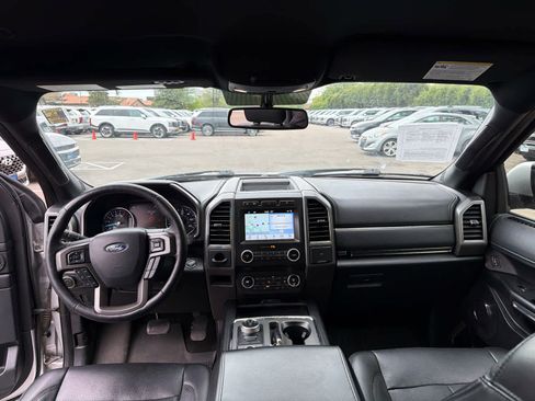 Used 2018 Ford Expedition XLT w/ Equipment Group 202A AWD/4WD image 7