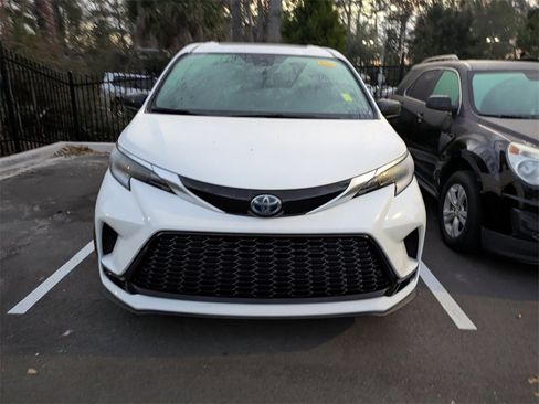 Certified 2024 Toyota Sienna XSE image 2