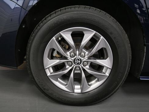 Used 2025 Toyota Sienna XLE FWD image 33