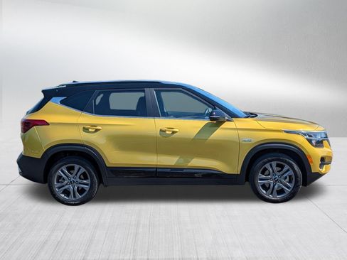 Used 2023 Kia Seltos S w/ Navigation Package AWD/4WD image 8