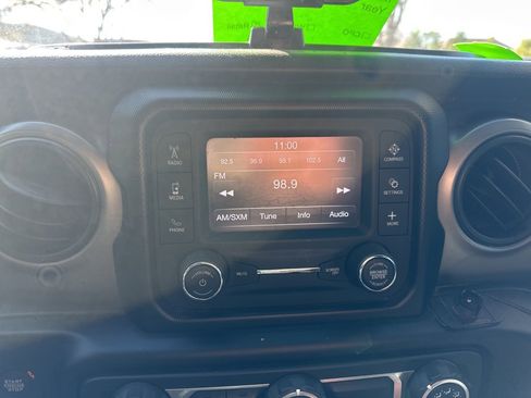 Used 2021 Jeep Gladiator Sport image 9