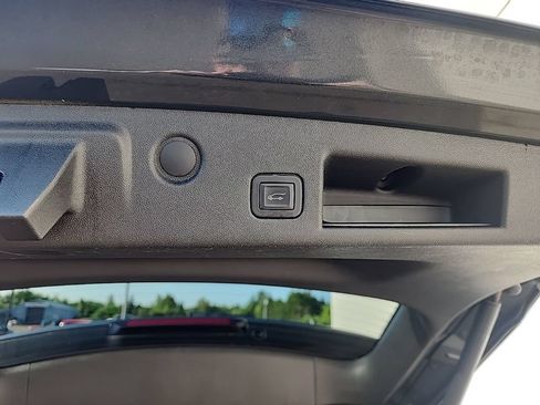 Used 2018 Chevrolet Equinox LT w/ Sun & Infotainment Package AWD/4WD image 24