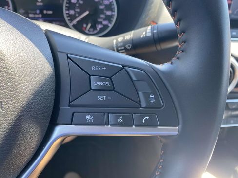 Used 2025 Nissan Sentra SR FWD image 21