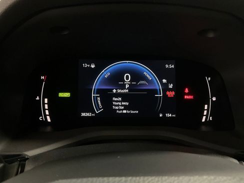 Used 2025 Toyota Camry SE image 19