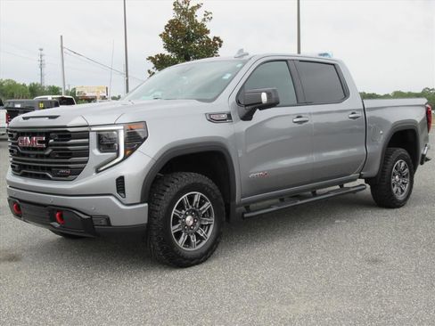 Used 2024 GMC Sierra 1500 AT4 AWD/4WD image 3
