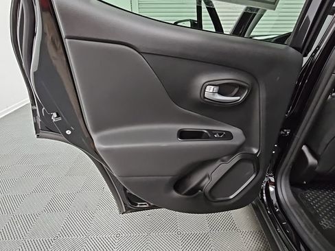 Used 2023 Jeep Renegade Trailhawk w/ Trailhawk Elite Group image 32