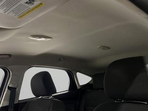 Used 2017 Ford Focus SE image 32