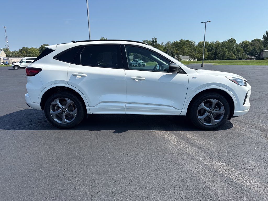 Used 2023 Ford Escape ST-Line w/ Tech Pack #1 AWD/4WD image 9