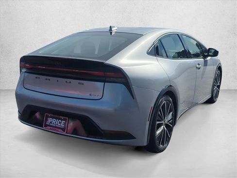 Used 2025 Toyota Prius XLE image 5