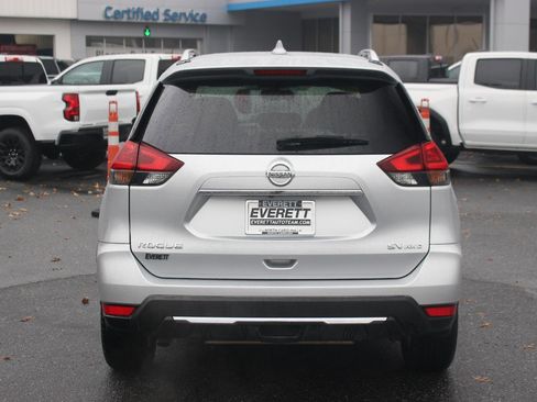 Used 2018 Nissan Rogue SV image 6