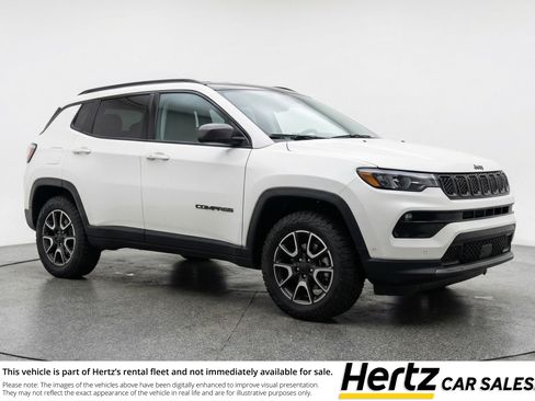 Used 2025 Jeep Compass Trailhawk image 1