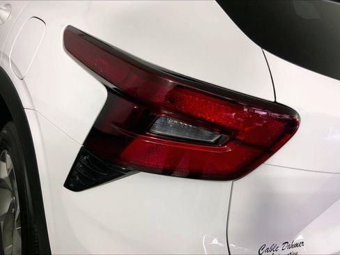 Used 2025 Chevrolet Trax LT w/ LT Convenience Package image 27