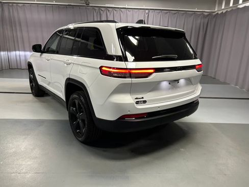 Used 2024 Jeep Grand Cherokee Altitude image 5