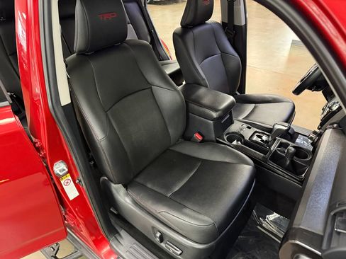 Used 2019 Toyota 4Runner TRD Off-Road Premium AWD/4WD image 10