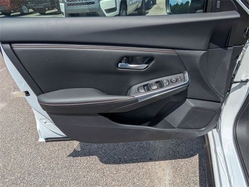 New 2025 Nissan Sentra SR w/ Midnight Edition image 11