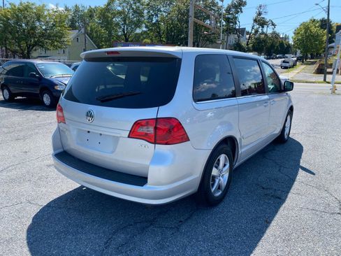 Used 2009 Volkswagen Routan SEL image 5