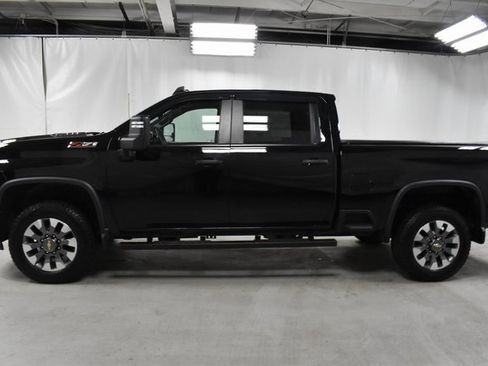 Used 2024 Chevrolet Silverado 2500 Custom w/ Custom Value Package image 8