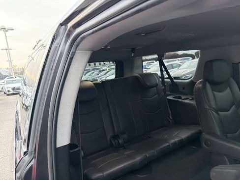 Used 2018 Cadillac Escalade ESV Premium Luxury image 17