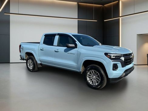 Used 2025 Chevrolet Colorado LT w/ LT Convenience Package AWD/4WD image 8