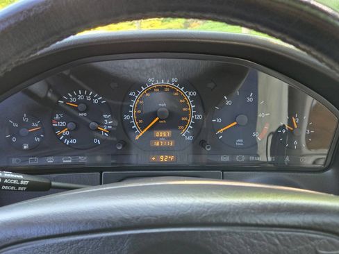 Used 1993 Mercedes-Benz 300 SD Sedan image 22