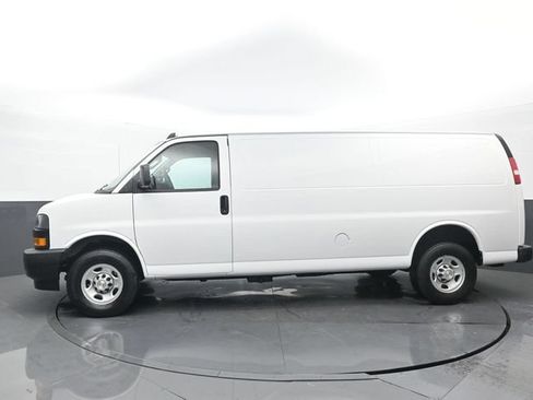 Used 2023 Chevrolet Express 2500 Extended RWD image 31