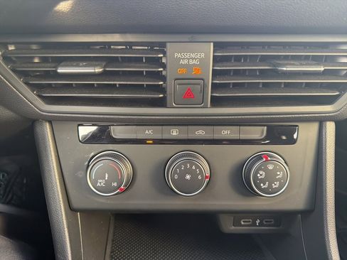 Used 2023 Volkswagen Jetta Sport image 10