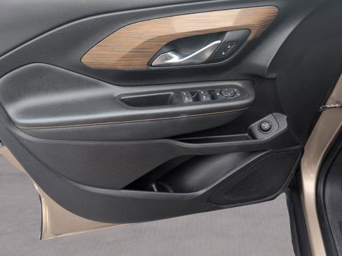 Used 2018 GMC Terrain SLE w/ Driver Convenience Package image 16