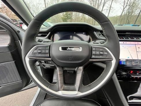 Used 2023 Jeep Grand Cherokee L Limited AWD/4WD image 28