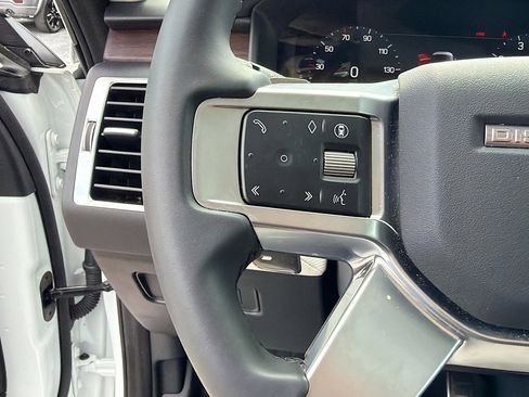 Certified 2025 Land Rover Discovery Dynamic SE AWD/4WD image 36