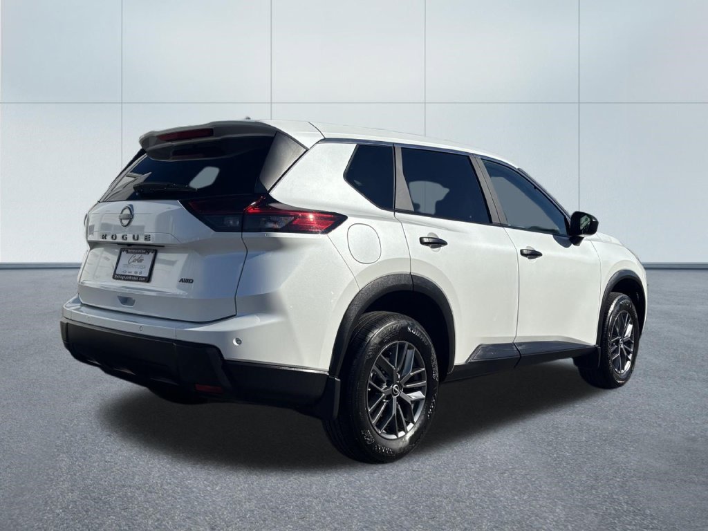 Used 2025 Nissan Rogue S AWD/4WD image 7