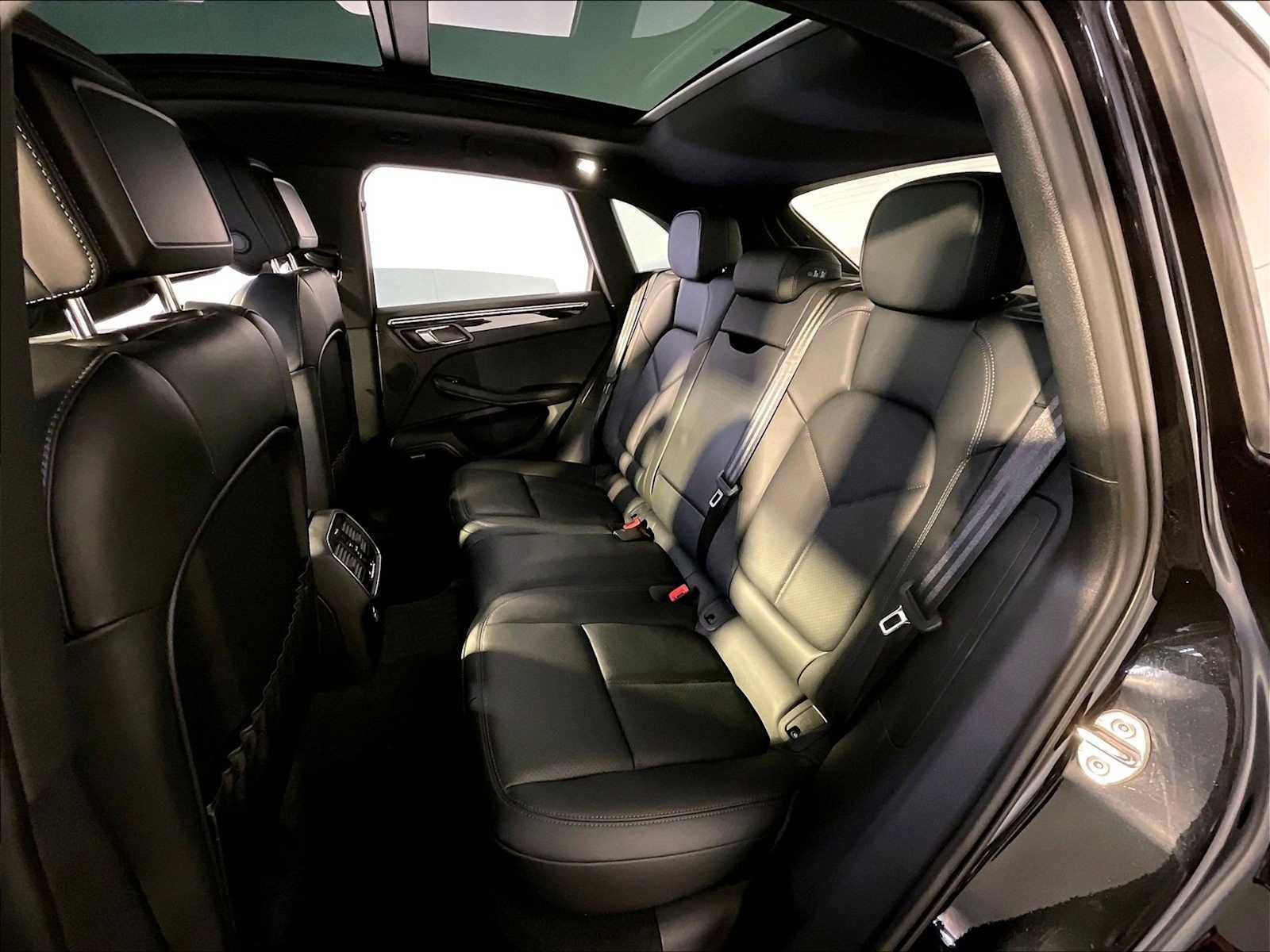 Certified 2024 Porsche Macan S AWD/4WD image 24