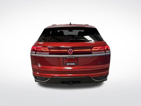 Used 2024 Volkswagen Atlas Cross Sport SE image 12