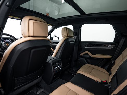 New 2026 Porsche Cayenne E-Hybrid AWD/4WD image 24