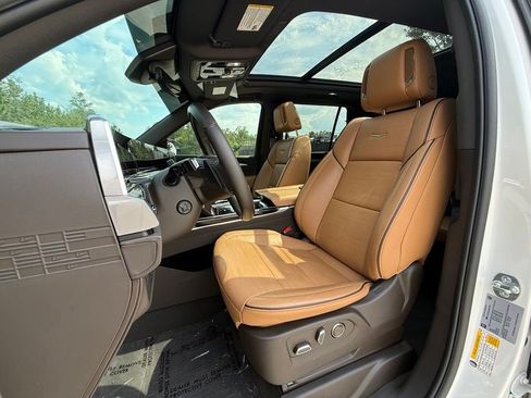 Certified 2025 Cadillac Escalade Premium Luxury w/ Touring Package AWD/4WD image 5