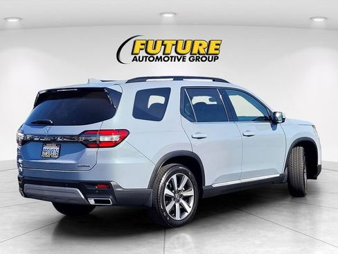 Used 2025 Honda Pilot Touring image 4