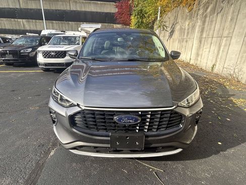 Used 2023 Ford Escape Platinum AWD/4WD image 2